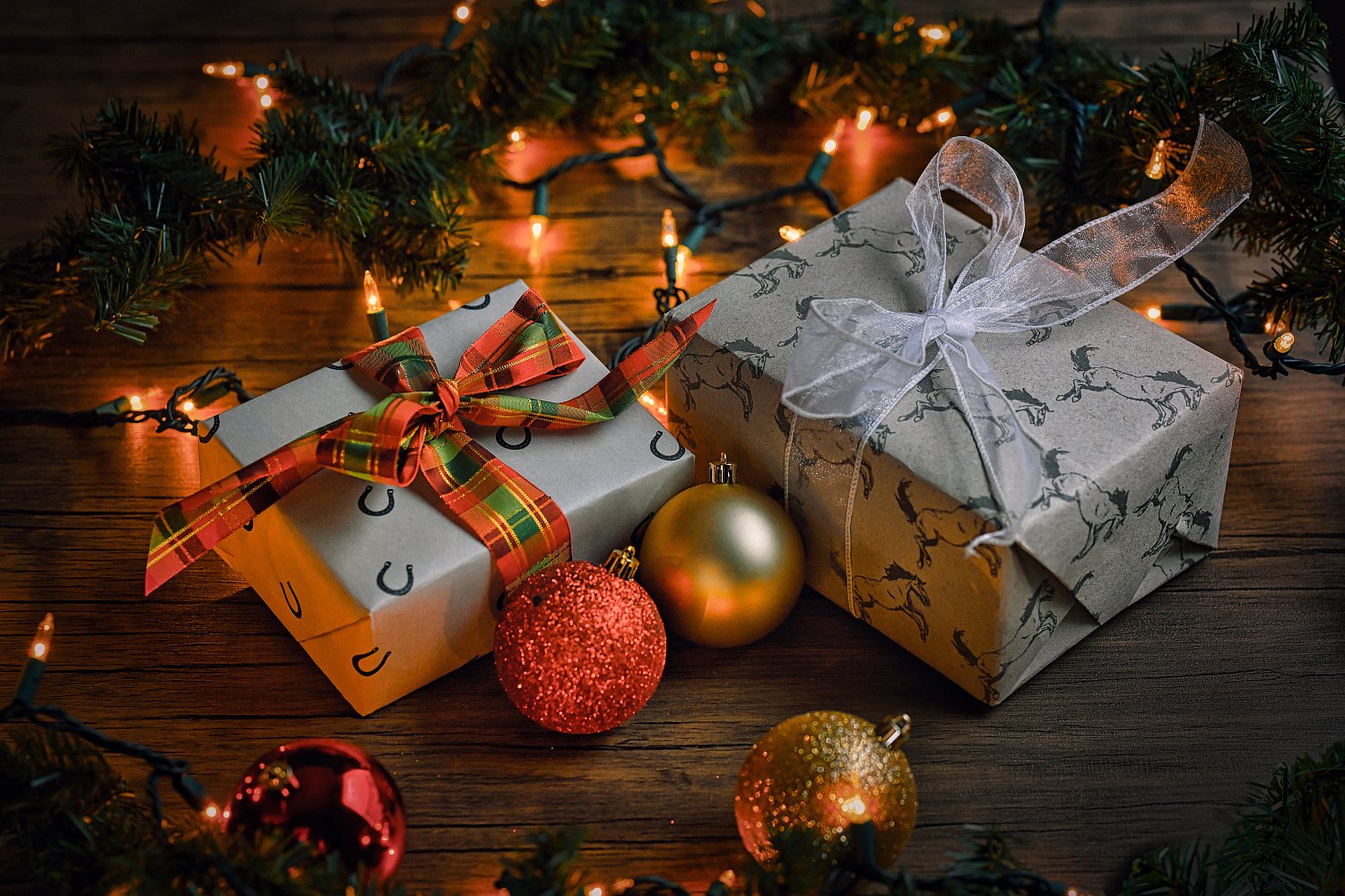 2'x5'  ROLL - HORSE SHOE WRAPPING PAPER | CPP_4904-CHRISTMAS_SAMPLE.jpeg